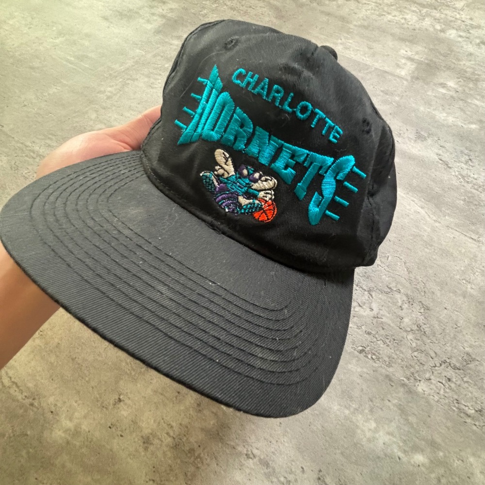 The G Cap Charlotte Hornets Hat One Size Black Vintage NBA Snapback Autographed